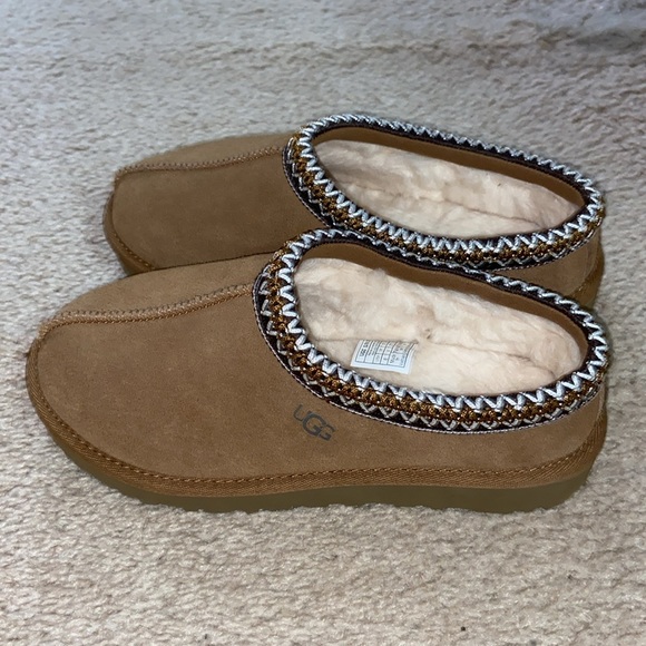 (SOLD) Size 6- Woman's UGG TASMAN Chestnut slipper - Picture 2 of 7